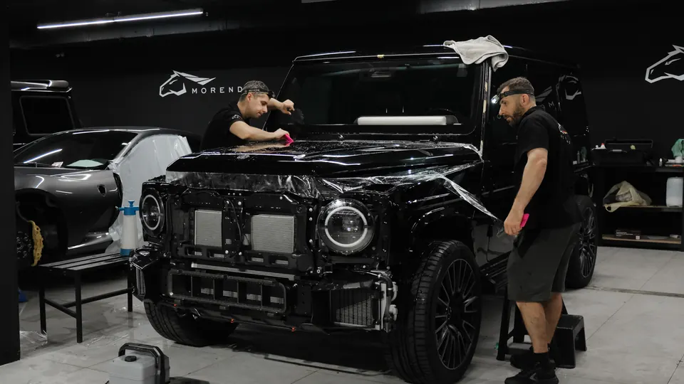 Оклейка передней части Mercedes G-класса: бампер, капот, фары
